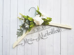 Load image into Gallery viewer, Wedding Hanger With Date Flowers
